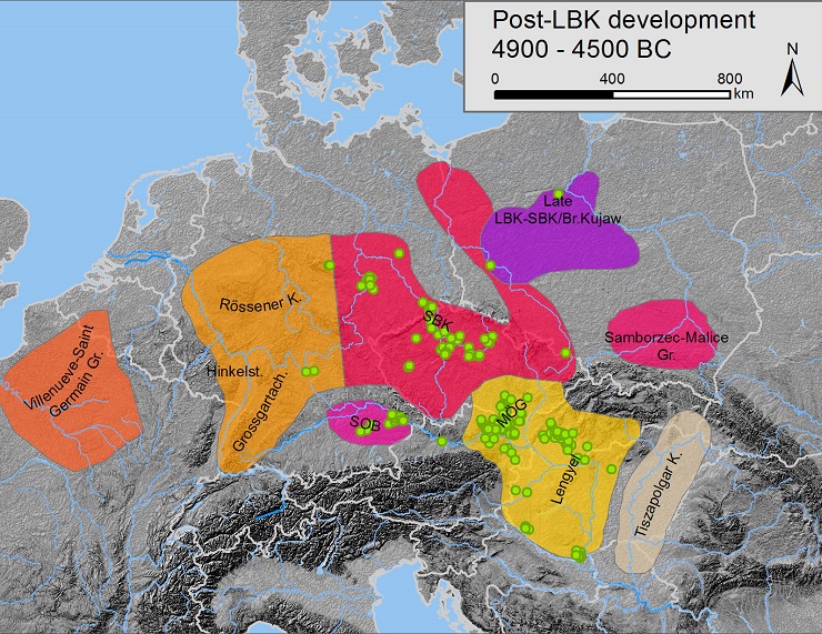 Kde se rondely objevují nejdříve a jak je možné, že je známe z tak obrovského území? Kde se rondely objevují nejdříve a jak je možné, že je známe z tak obrovského území (na obrázku zelené body) z různých mladoneolitických kultur? Část badatelů se domnívá, že nejstarší rondely byly budovány v prostoru dnešního západního Maďarska a Dolního Rakouska. Odtud se jejich znalost měla šířit podél Dunaje na západ a podél Labe na severozápad.